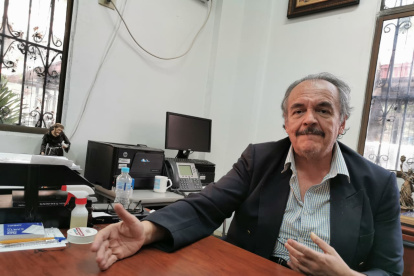 Melvin Hoyos, en su nueva oficina, al sur de la ciudad.