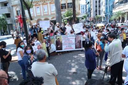 El caso se convirtió en redes sociales, donde allegados y activistas piden justicia.