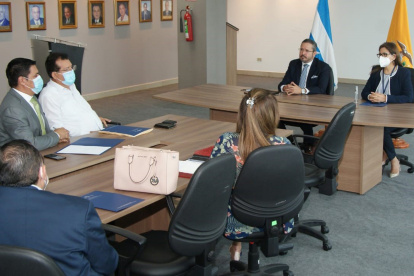 El presidente de la Corte del Guayas, Alfonso Ordeñana, junto con la fiscal provincial Yanina Villagómez, encabezaron la reunión con jueces de Flagrancia.