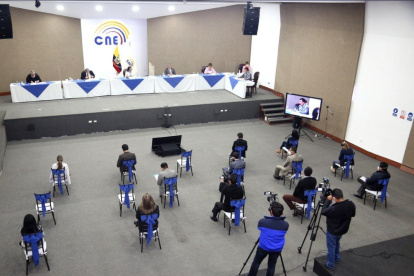 El Consejo Nacional Electoral, en respuesta a un pedido del Comité de Operaciones de Emergencia Nacional, extendió una consulta a la Procuraduría sobre la factibilidad de ampliar el horario de votación.