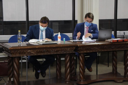 Diligencia. Felipe Rodríguez, abogado de la acusación particular, este jueves durante la audiencia de apelación en la Corte.