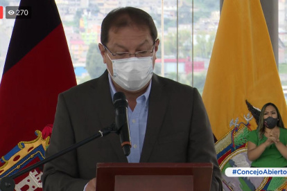 Santiago Guarderas tomó el control de la sesión.