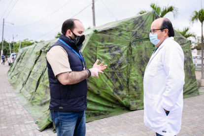 Hecho. Las carpas están ubicadas en el peaje Chivería y Chongón.