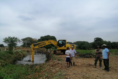 En zonas de Guayas se trabaja en el desazolve de esteros.