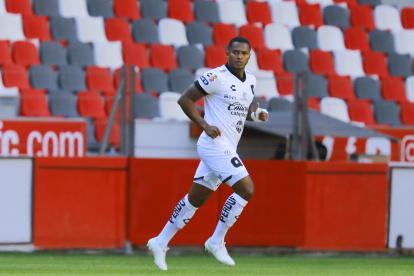 El ecuatoriano jugó como lateral derecho y tuvo algunos problemas para apoyar en la ofensiva