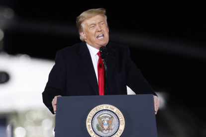 Dalton (United States), 04/01/2021.- (FILE) - US President Donald J. Trump participates in an election eve campaign rally on behalf of Republican Georgia Senators Kelly Loeffler and David Perdue at Dalton Regional Airport in Dalton, Georgia, USA, 04 January 2021 (reissued 08 January 2021). US President Donald Trump on 08 January 2021 tweeted "To all those who have asked, I will not be going to the inauguration on 20 January". (Elecciones, Estados Unidos) EFE/EPA/ERIK S. LESSER