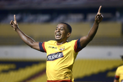 Nixon Molina, mediocampista de Barcelona, se convirtió en un factor clave para el cetro canario.