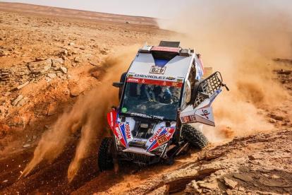 El auto piloteado por Sebastián Guayasamín tuvo un fuerte golpe en el inicio de la octava etapa del Dakar.