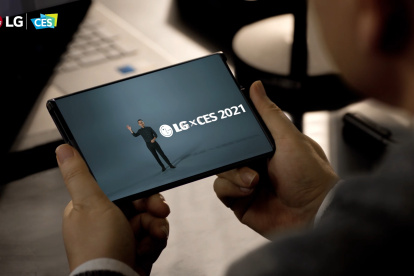 LG Rollable se enrolla de forma automática, pasando de un factor de forma tradicional a un móvil bastante más ancho con mayor pantalla.