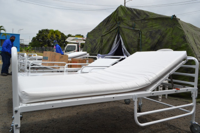 Las carpas y camas que el Municipio de Guayaquil ha puesto en la frontera con Guayaquil, en el peaje Chivería y en el kilómetro 24 de la vía a la Costa.