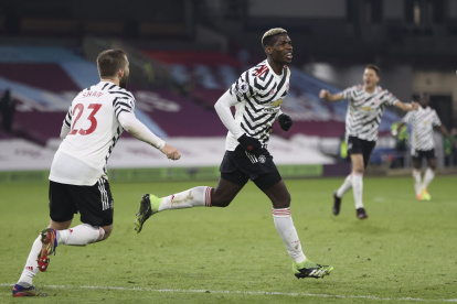Paul Pogba del Manchester United celebra el gol que le dio la victoria sobre Burnley