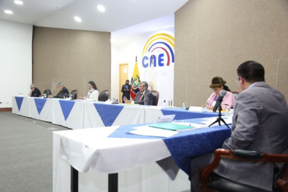 El CNE afirma que en los procesos fallidos se procedió como lo dispone la ley de Contratación Pública..