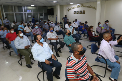 Asamblea. Transportistas urbanos se reunieron el pasado lunes para hablar de los efectos del alza de precios.