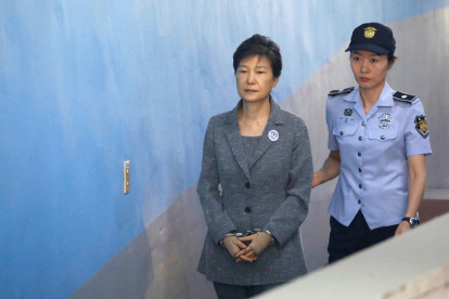 El Tribunal Supremo surcoreano ratificó hoy la pena de 20 años de cárcel para la expresidenta surcoreana Park Geun-hye.
