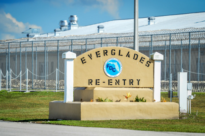 Vista del centro de detención de inmigrantes de Krome, Florida.