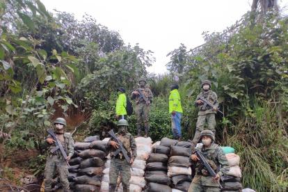 Actividades. Militares encontraron material mineralizado en Orellana e Imbabura. Hubo cuatro detenidos.
