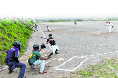 Las canchas de fútbol son, por ahora, el único refugio para la práctica de este deporte. 


10  de enero de 2021

KARINA DEFAS 

Agencia (ag-expreso ag-extra ag-quito)