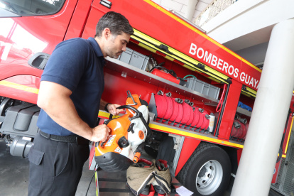 El capitán Hans Huerta, subcoordinador de Prevención de Incendios, del Cuerpo de Bomberos de Guayaquil, en el cuartel de la avenida de Las Américas.

Agencia (ag-extra)