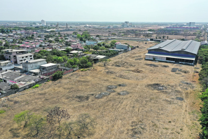 TOMA AEREA DE LA ZONA PANORAMA DE DURAN DONDE LOS HABITANTES SE QUEJAN POR LAS EMPRESA QUE HAY EN EL LUGAR 9 DE DICIEMBRE DEL 2020 GUAYAQUIL-ECUADOR