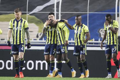 Enner Valencia (13), delantero ecuatoriano del Fenerbahçe, fue pieza clave en su conjunto.