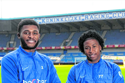 Ángelo Preciado (derecha) vive su primer experiencia en el fútbol del exterior