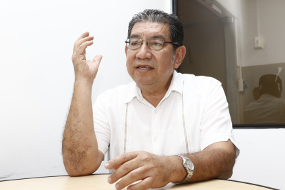 El candidato es máster en Proyectos Educativos y Sociales y tiene un diplomado en Diseño de Proyectos y otro en Liderazgo y Docencia.