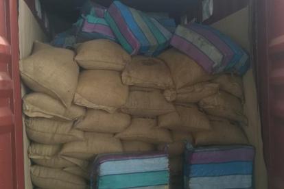La incautación de 1.3 toneladas de cocaína hallada entre sacos de cacao, en un contenedor en el Puerto Marítimo, figura entre los golpes dados por la Policía a narcos y delincuentes en estos días.