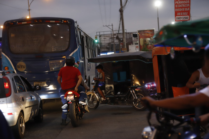Circulación. En las denominadas horas pico, las unidades circulan por las avenidas principales, pese a la prohibición, y ocasionan embotellamientos y otros problemas en la circulación. Se han registrado agresiones con otros conductores.