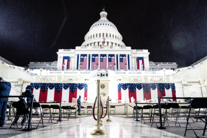 Una vista del capitolio en los preparativos antes de la posesión de Biden.