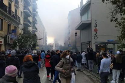 Una fuerte explosión ha provocado en torno a las tres de la tarde el derrumbe de parte de un edificio en la calle Toledo de Madrid.