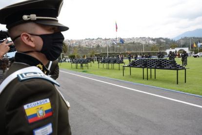 Ceremonia. En la Escuela Superior de Policía de Pusuquí se entregaron 8.424 armas para la Policía.