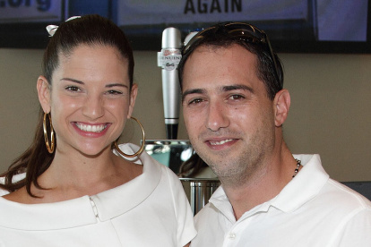 Natalia Jiménez y Daniel Trueba, sonríentes, en un evento de Emilio Estefen.