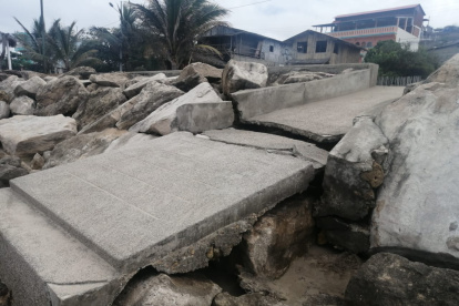 En este estado quedaron los muros de protección en Libertador Bolívar, en Santa Elena.