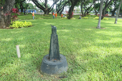 Hecho. Los vándalos se llevan las piezas o hasta la luminaria completa.