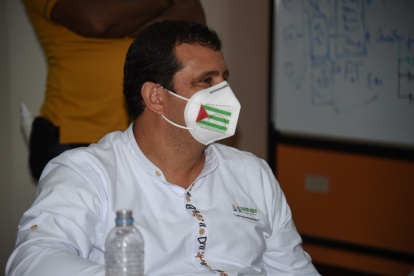 El prefecto de Manabí, Leonardo Orlando, antes de la rueda de prensa.