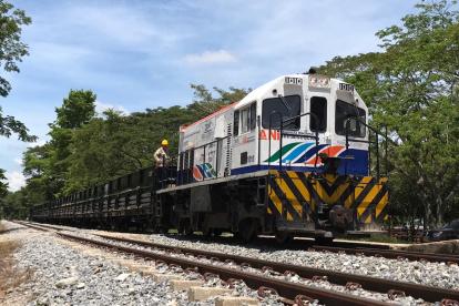 Inversión. El Gobierno de Colombia reactivó en 2018 la ruta férrea La Dorada-Santa Martha para transportar sacos de café para su exportación.