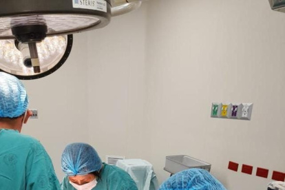 Protegidos. María Gabriela y Pedro se muestran alegres con la llegada del primogénito de la familia.