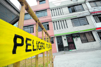 Casas en el sector de Sonada están agrietadas.  En vista que el cabildo no ha solucionado el problema vecinos han optado por realizar los arreglos por autogestion, mientras otras están abandonadas.

 Quito 21 de Enero de 2021 Agencia(ag-extra ag-expreso-ag-quito)