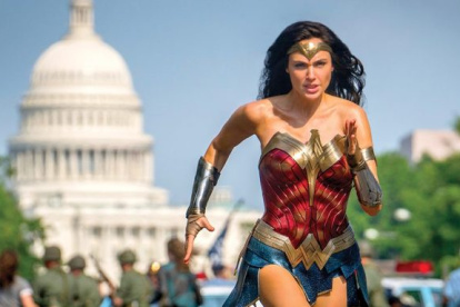 Si hay un punto a favor de la película es el apego a la línea argumental que la misma Jenkins ha creado para Wonder Woman.