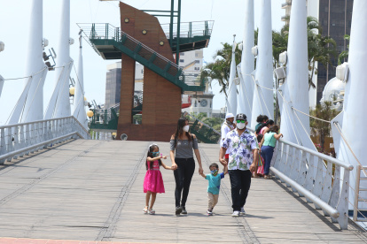 Las familias podrán ya recorrer prácticamente todos los espacios del malecón Simón Bolívar.