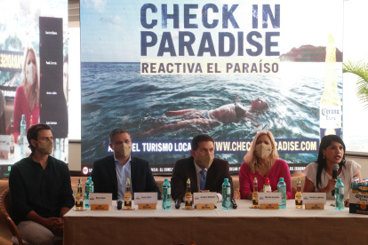 Presentación. Representantes del sector privado, hotelero y turístico durante la presentación de la campaña.