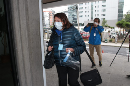 Defensa. Gina Gómez de la Torre defiende a la exasambleísta de Loja Nélez.