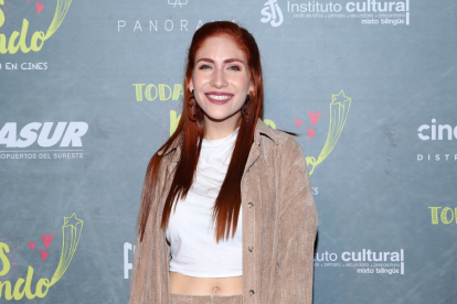 Nath Campos durante la alfombra roja de "Todas las pecas del mundo"