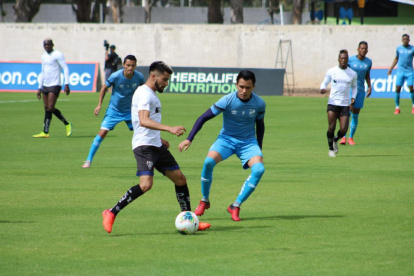 Liga de Quito y Universidad Católica jugaron dos partidos amistosos en Pomasqui.