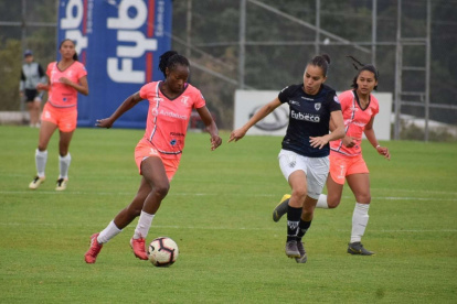 El fútbol femenino busca consolidarse en nuestro país.