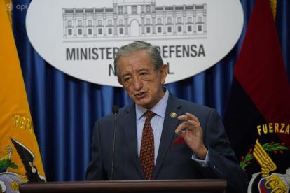 El ministro de Defensa de Ecuador, Oswaldo Jarrín, durante una rueda de prensa en el ministerio de Defensa.