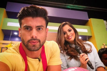 El presentador con su entonces novia, María Alejandra López