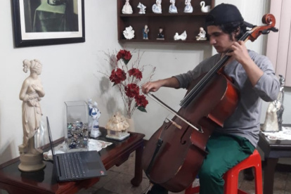 Cristhian Murillo es un estudiante de Música que también vive las dificultades de hacerlo en modalidad virtual-
