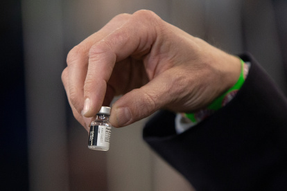 Farmacéuticas consideran contraproducente control de exportación de vacunas.