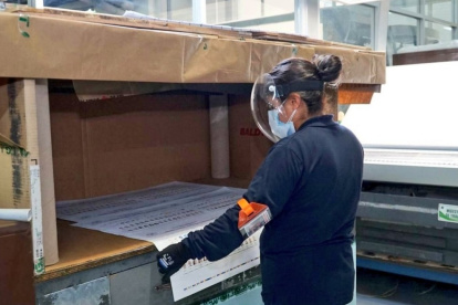 El Instituto Geográfico Militar inició la madrugada de hoy, 31 de enero de 2021, la impresión de papeletas al Parlamento Andino.